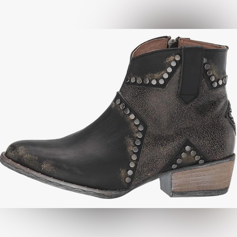 Circle G by Corral Black and Brown Ankle Boots